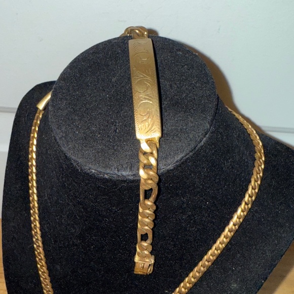 Gold Pendant Necklace and Bracelet Set - Picture 6 of 13